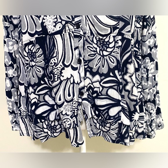 Crown & Ivy Womens XL Navy Blue/Gray/White Floral Long Sleeve Top Preppy Classic - Picture 3 of 15